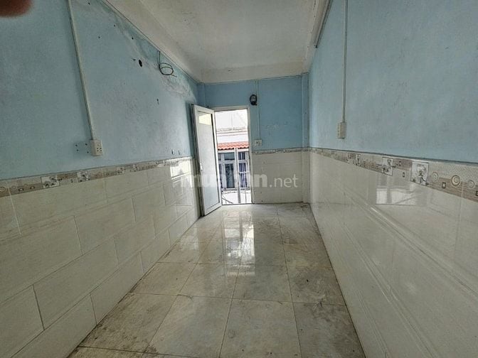 Bán nhà 67m2-6,1 tỷ, phù hợp xây mới, ngay Khánh Hội, Quận 4, TP.HCM