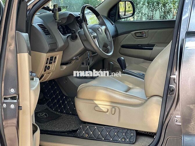 Toyota Fortuner 2012 2.7V 4x4 AT - 91000 km