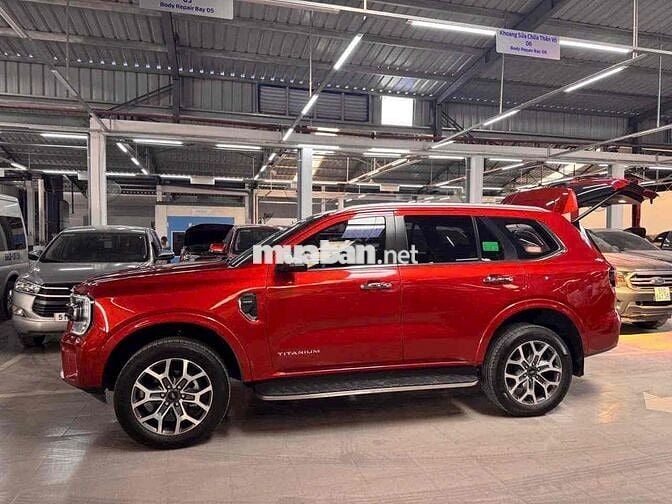Ban Everest Titanium 2022 siêu lướt màu hiếm