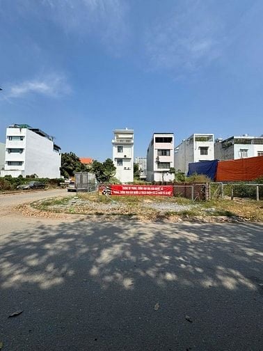 Bán đất 2 mặt tiền đường 43 Bình Trưng Tây Quận 2 giá 23,8 tỷ