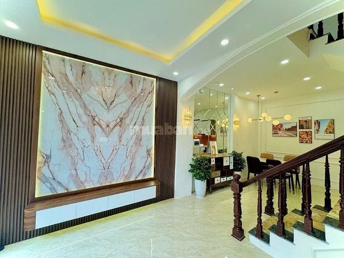 NHÀ MỚI GẦN PHỐ, FULL NỘI THẤT, NHIỀU TIỆN ÍCH XUNG QUANH