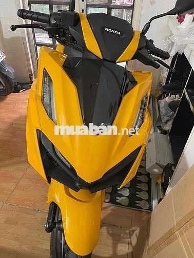 Kẹt tiền bán lại xe Vario Nhập mới mua trước tết