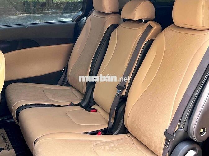 Xe Kia Carnival 2022 2.2D Premium 8 chỗ - 49900 km