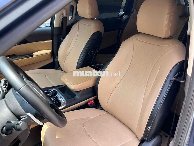 Xe Kia Carnival 2022 2.2D Premium 8 chỗ - 49900 km