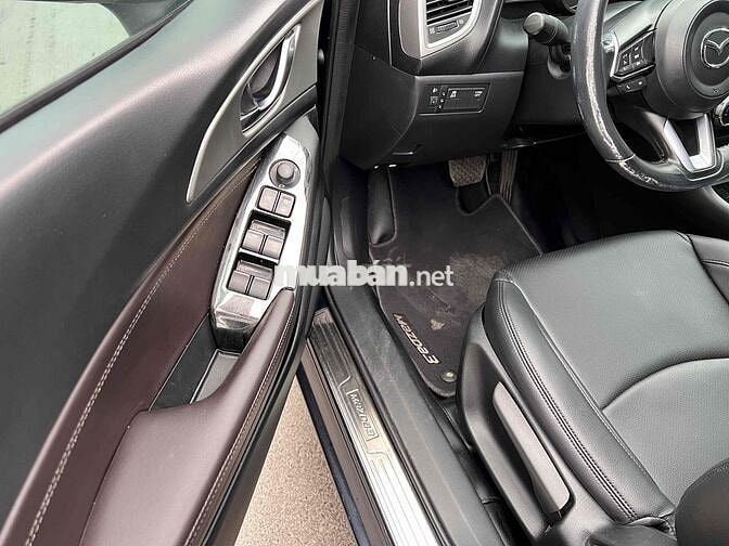 Mazda 3 2018 1.5 AT 6 vạn zin xuất sắc 100%