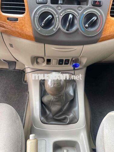 Toyota Innova 2010 G - 182 km