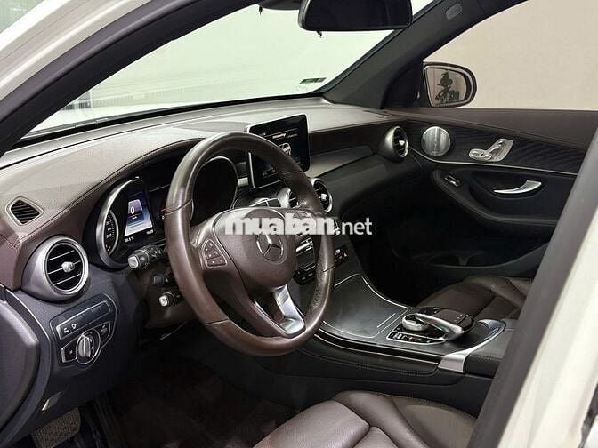 Mercedes Benz GLC 2019 300 4Matic - 63000 km