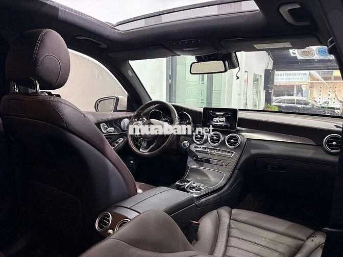 Mercedes Benz GLC 2019 300 4Matic - 63000 km