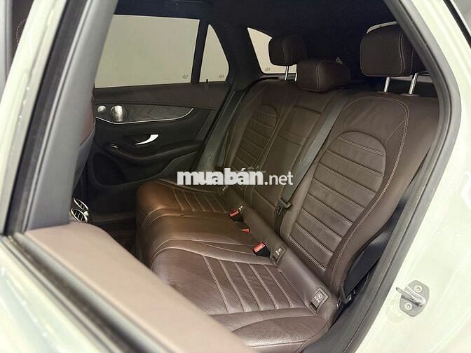 Mercedes Benz GLC 2019 300 4Matic - 63000 km