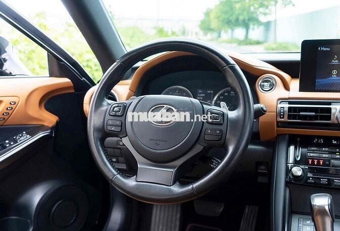 Lexus IS 2021 Luxury - 5 km
