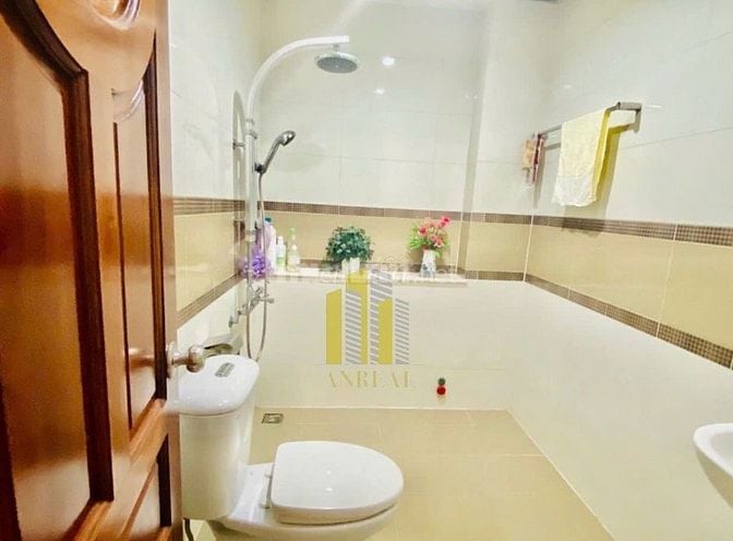NHÀ NGAY VÒNG XOAY TRẦN NÃO - 7 PHÒNG CÓ NỘI THẤT GIÁ 40 TRIỆU