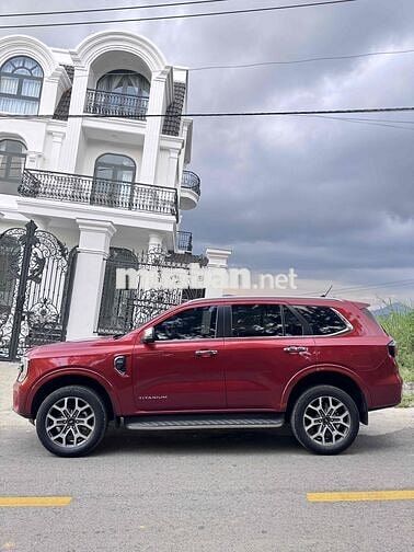 Ford Everest Titanium 2.0L 4x2 AT 2022 Form mới