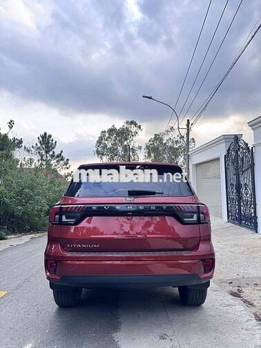 Ford Everest Titanium 2.0L 4x2 AT 2022 Form mới