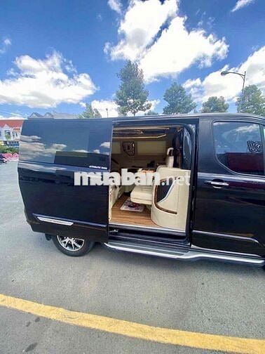 Ford Tourneo 2.0 Titanium lên Limousine thông minh