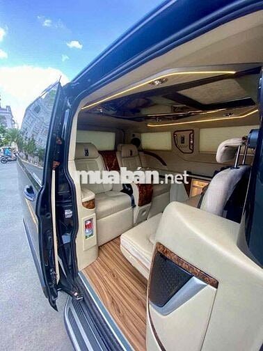 Ford Tourneo 2.0 Titanium lên Limousine thông minh