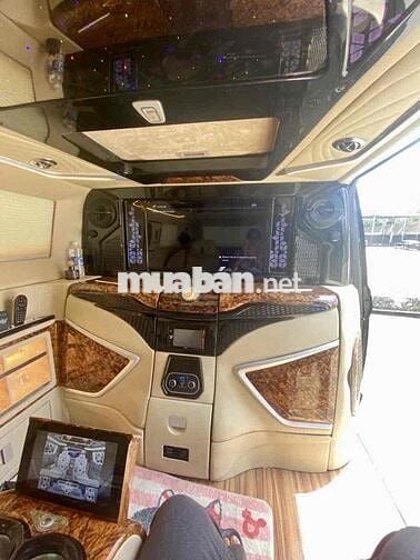 Ford Tourneo 2.0 Titanium lên Limousine thông minh