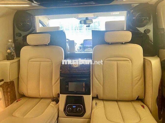 Ford Tourneo 2.0 Titanium lên Limousine thông minh
