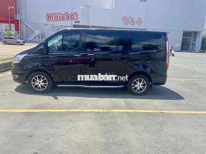 Ford Tourneo 2.0 Titanium lên Limousine thông minh