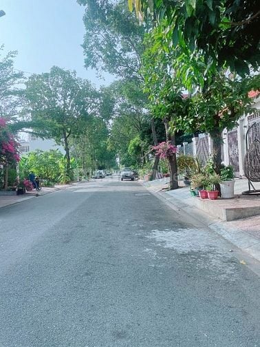 Tôi cần bán gấp nền đất 13B Conic DT 7x18 giá 7 Tỷ 9 sổ cầm tay view đ