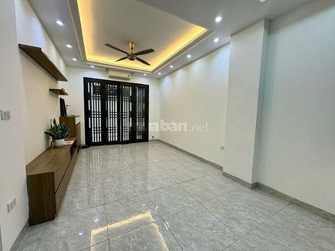 Nhà 5 tầng, nhà mới,nội thất mới ,oto đỗ cửa ngõ 462 Ngọc Thụy