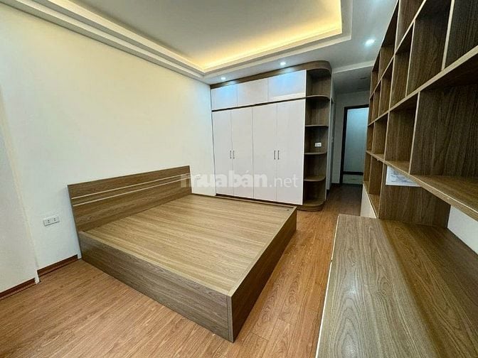 Nhà 5 tầng, nhà mới,nội thất mới ,oto đỗ cửa ngõ 462 Ngọc Thụy