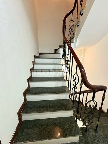 Nhà 5 tầng, nhà mới,nội thất mới ,oto đỗ cửa ngõ 462 Ngọc Thụy