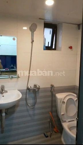Cho thuê căn hộ tập thể khép kín, tầng 3 ngõ 328 Nguyễn Trãi, 55 m2