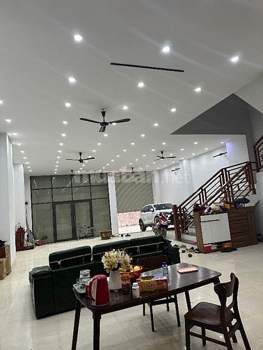 Bán đất tặng nhà mới xây trục chính làng