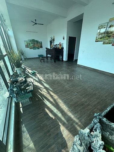 Bán đất tặng nhà mới xây trục chính làng