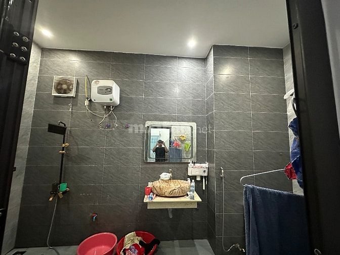 Bán đất tặng nhà mới xây trục chính làng
