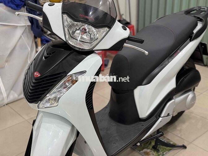 SH 150i mẫu Italia màu trắng đen sporty cuối 2012