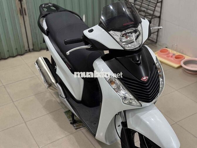 SH 150i mẫu Italia màu trắng đen sporty cuối 2012