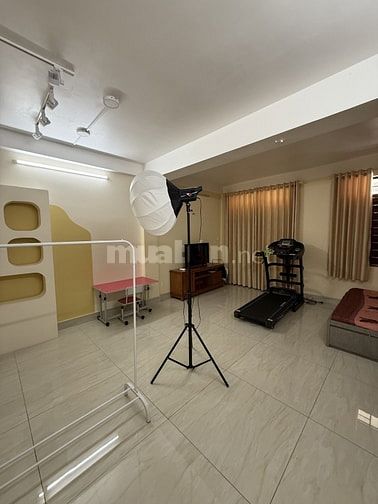 Đường 7m 85m2(5.4x15m) 5 tầng NTCC 6 PN sát bên quận 10, nhà mới