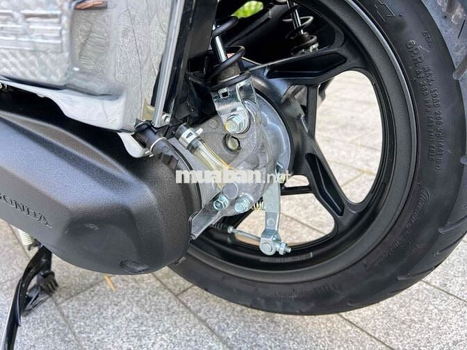 Ab cuối 2024 odo 4 ngàn,như xe mới