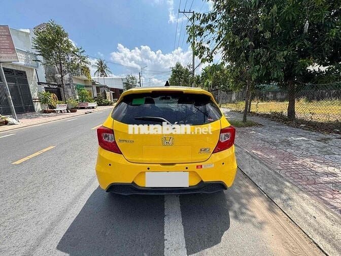 Đổi xe 7 chỗ cần bán Honda Brio 2020 RS