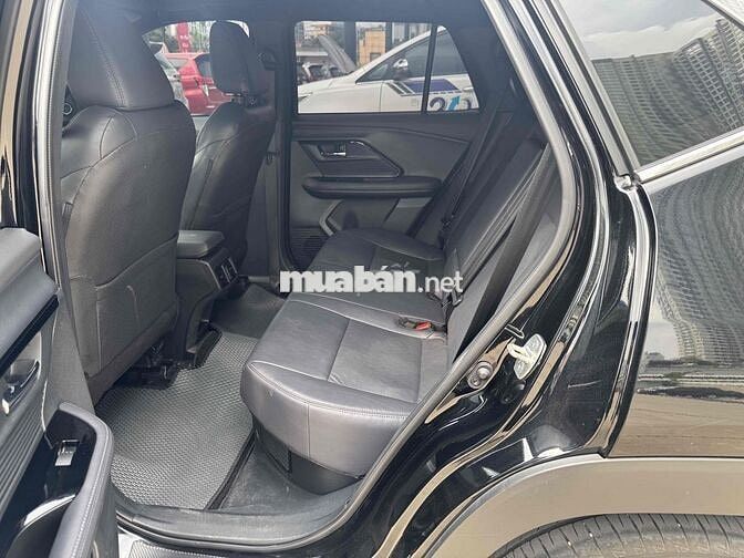 Toyota Yaris Cross 2023 HEV giảm giá sâu