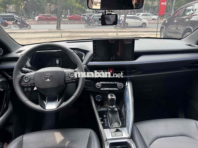 Toyota Yaris Cross 2023 HEV giảm giá sâu