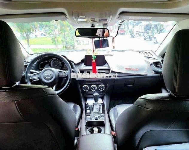 Mazda 3 2019 1.5L Luxury - 11000 km