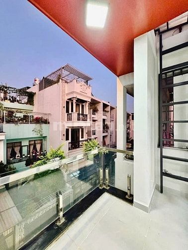 Cần tiền bán gấp nhà Hoàng Sa, Q3 – 3 tầng, 4x15m, giá rẻ nhất khu vực