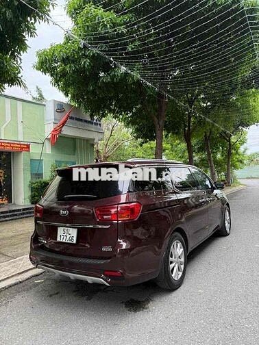 Kia Sedona 2020 DAT Luxury - 98000 km