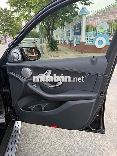 Mercedes Benz GLC 2022 300 4Matic - 46000 km