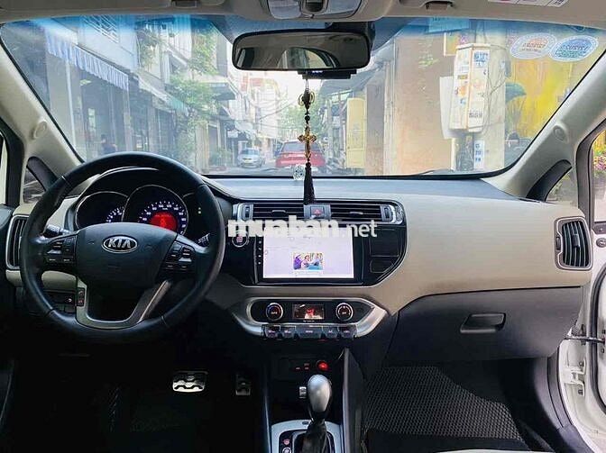 Kia Rio màu trắng 2015 1.4 AT Hatchback