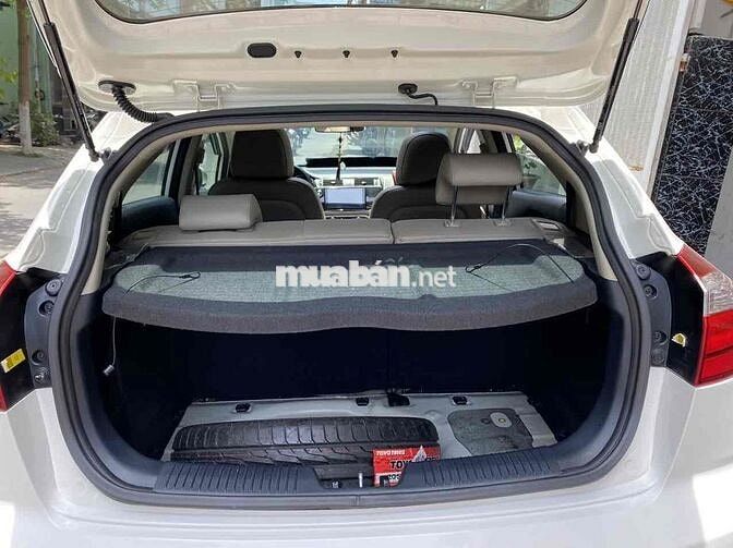 Kia Rio màu trắng 2015 1.4 AT Hatchback