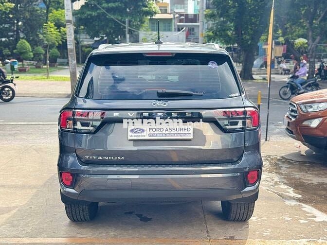 Ford Everest 2024 Titanium 2.0L 4x2 AT 6000 km