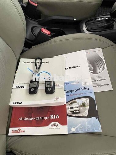 Kia Rio màu trắng 2015 1.4 AT Hatchback