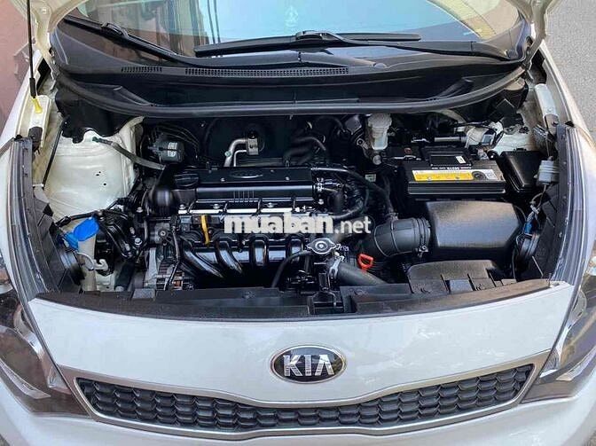 Kia Rio màu trắng 2015 1.4 AT Hatchback