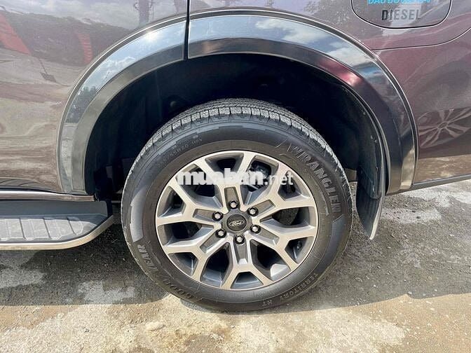 Ford Everest Titanium 2.0L 4x2 AT - 2022