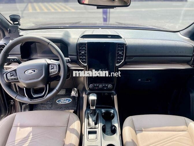 Ford Everest Titanium 2.0L 4x2 AT - 2022