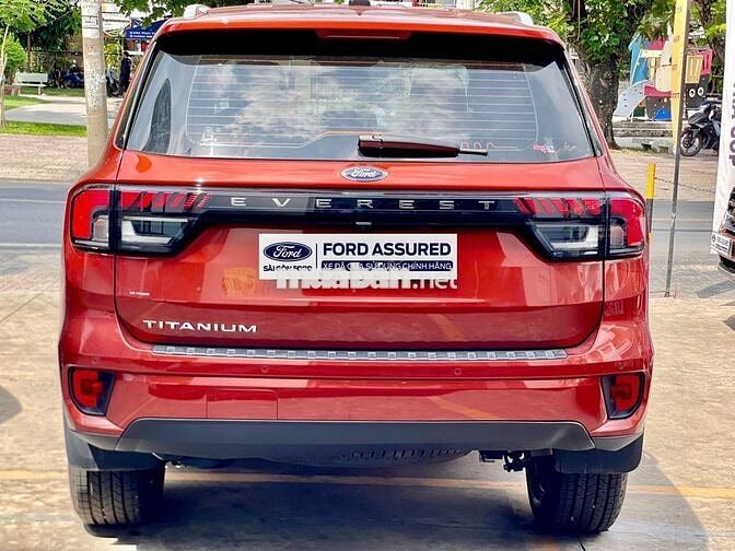Ford Everest 2024 Titanium 2.0L 4x2 AT - 17000 km