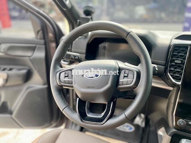 Ford Everest Titanium 2.0L 4x2 AT - 2022